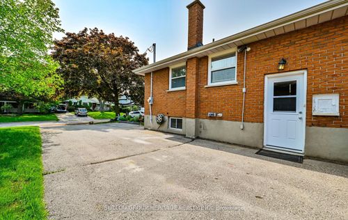 621 Wychwood St, Oshawa, ON, L1G2T4 | Card Image