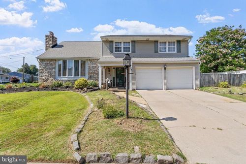 28 Kingsbridge Dr, BURLINGTON, NJ, 08016-2276 | Card Image