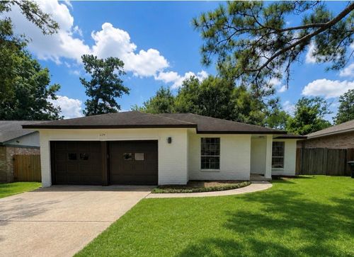 229 Oxford Dr, Conroe, TX, 77303-1811 | Card Image