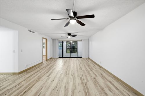 apt-m1-400 18th St, Vero Beach, FL, 32960-5655 | Card Image