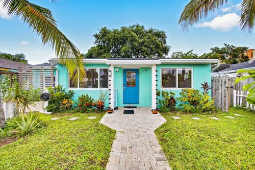 216 E 24th St, Riviera Beach, FL, 33404-4517 | Card Image