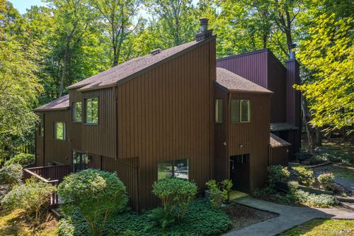 4 Aspen Ct, Highland Mills, NY, 10930-2814 | Card Image