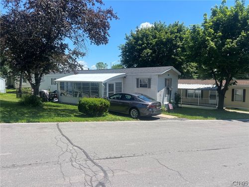 4 Singleton Dr, New Hartford, NY, 13413-4945 | Card Image