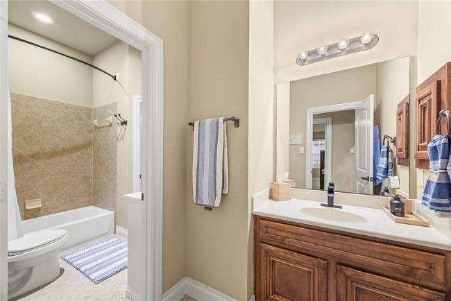 Upstairs bathroom with shower/tub combination. | Image 38