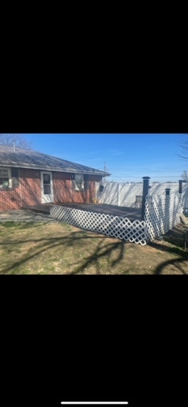 313 E 2 Nd St, House other with 3 bedrooms, 2 bathrooms and 4 parking in Spring Valley IL | Image 7