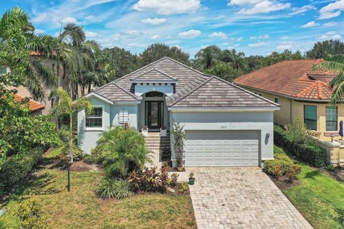 5515 Title Row Dr, BRADENTON, FL, 34210-4069 | Card Image