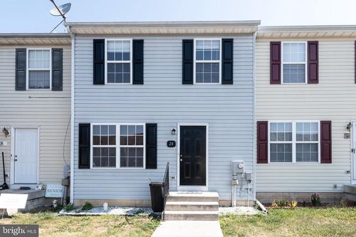24 Sanford Dr, BUNKER HILL, WV, 25413-4336 | Card Image