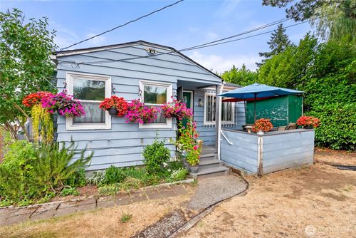 5605 21st Ave Sw, Seattle, WA, 98106-1415 | Card Image