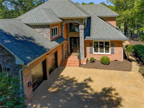 208 Mariners Cir, Smithfield, VA, 23430-5629 | Card Image
