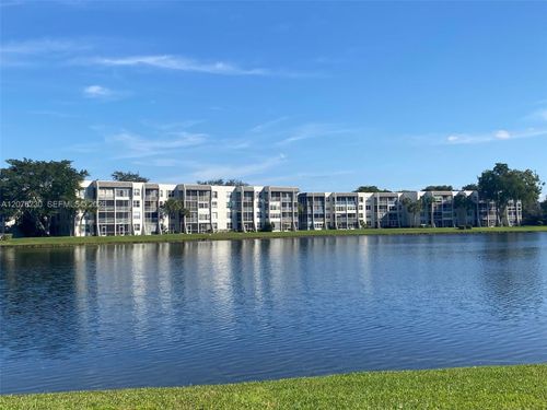 214-9420 Poinciana Pl, Davie, FL, 33324-4848 | Card Image