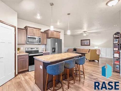 107 E Countryside Ave, Lennox, SD, 57039-2440 | Card Image