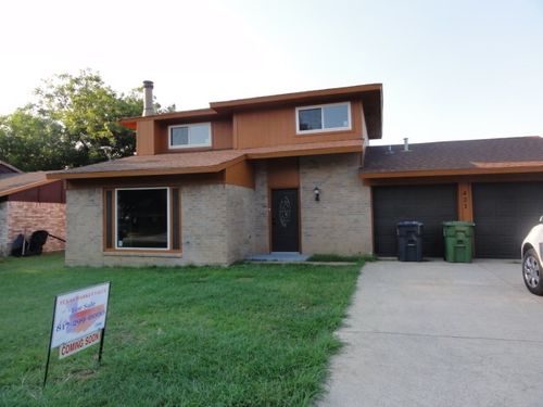 423 Stonehenge Dr, Arlington, TX, 76014-1132 | Card Image