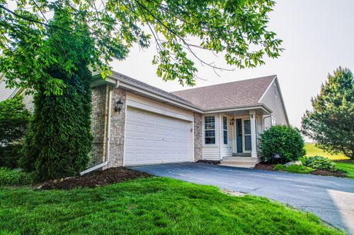 1218 Steeplechase Dr, Watertown, WI, 53094-7718 | Card Image