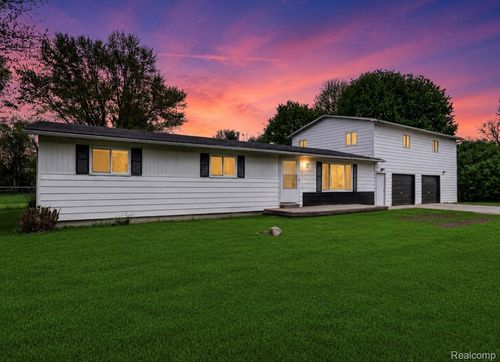 138 W Hunters Creek Rd, Lapeer, MI, 48446-9468 | Card Image