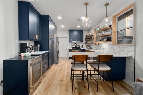 911 Valdez St, Austin, TX, 78741-3549 | Card Image