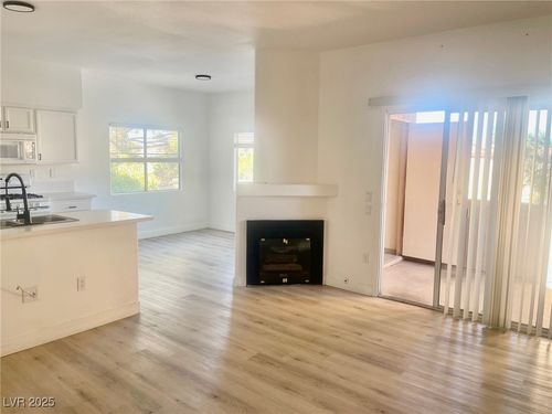 2017-1050 E Cactus Ave, Las Vegas, NV, 89183-7364 | Card Image