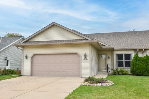 21316581 Glen Brooke Dr, Jackson, WI, 53037-9365 | Card Image
