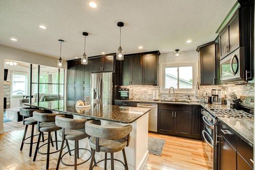 15614 Heywood Way, Apple Valley, MN, 55124-7152 | Card Image