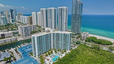 1024 - 100 Bayview Dr, Condo with 2 bedrooms, 2 bathrooms and null parking in Sunny Isles Beach FL | Image 2