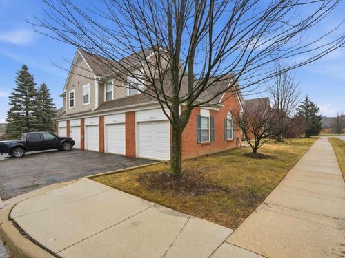 1985 Monarch Dr, Shelby Twp, MI, 48316-5611 | Card Image