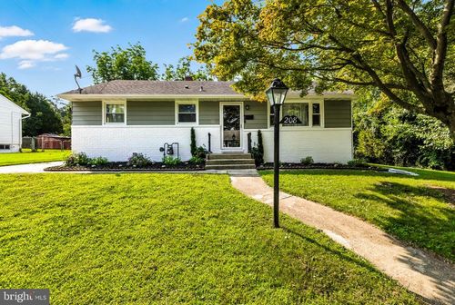208 2nd Ave, BELLMAWR, NJ, 08031-2603 | Card Image