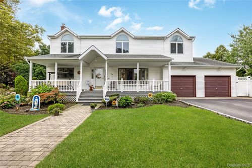 14 Arthur St, Farmingdale, NY, 11735-2239 | Card Image