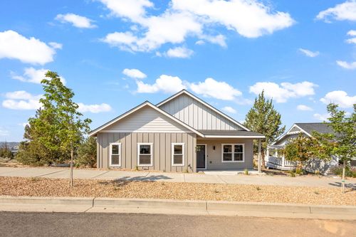 420 Se Manzanita Dr, Madras, OR, 97741-6801 | Card Image