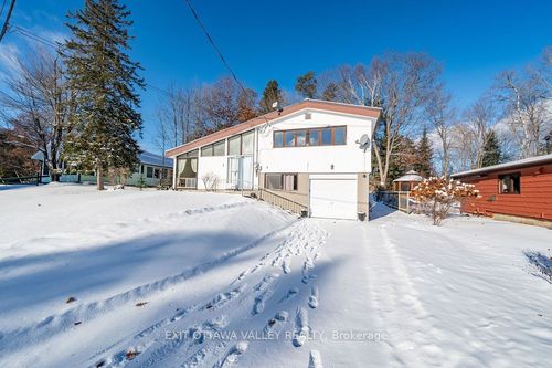 3 Newton Cres, Deep River, ON, K0J1P0 | Card Image