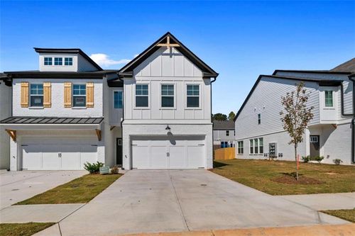 61 Auburn Woods Dr, Auburn, GA, 30011-5005 | Card Image
