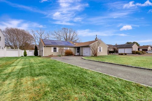 39 Frost Valley Dr, East Patchogue, NY, 11772-4620 | Card Image