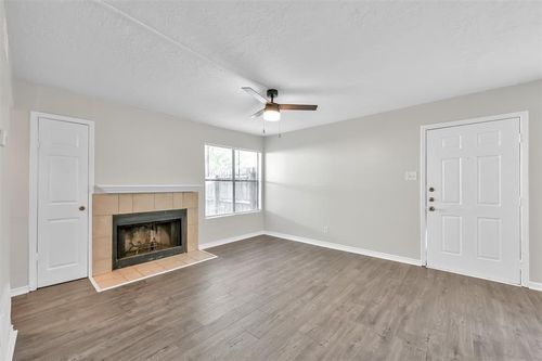 8-900 Holly Drive, Conroe, TX, 77301 | Card Image