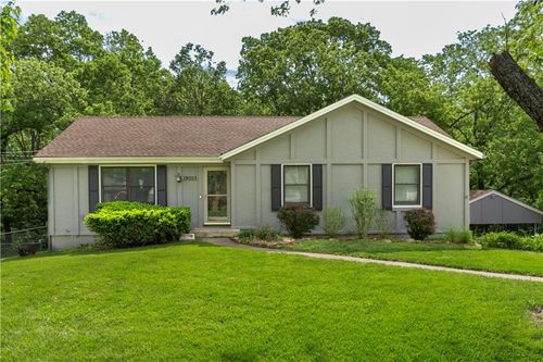 19005 Lowell Ave, Stilwell, KS, 66085-8965 | Card Image