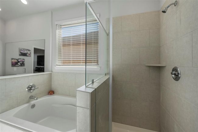Garden tub and separate shower | Image 24