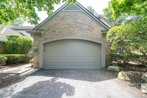 37412 Legends Trail Dr, Farmington Hills, MI, 48331-1158 | Card Image