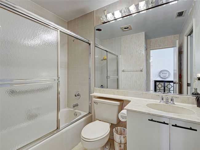 APT-235 - 800 Capri Isles Blvd, Condo with 2 bedrooms, 2 bathrooms and null parking in Venice FL | Image 21