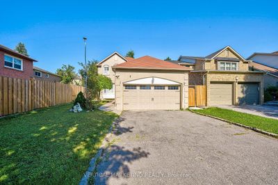 4 Radford Dr, House other with 3 bedrooms, 4 bathrooms and 4 parking in Ajax ON | Image 2