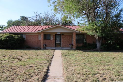 1204 W Goodwin St, Pleasanton, TX, 78064-3918 | Card Image