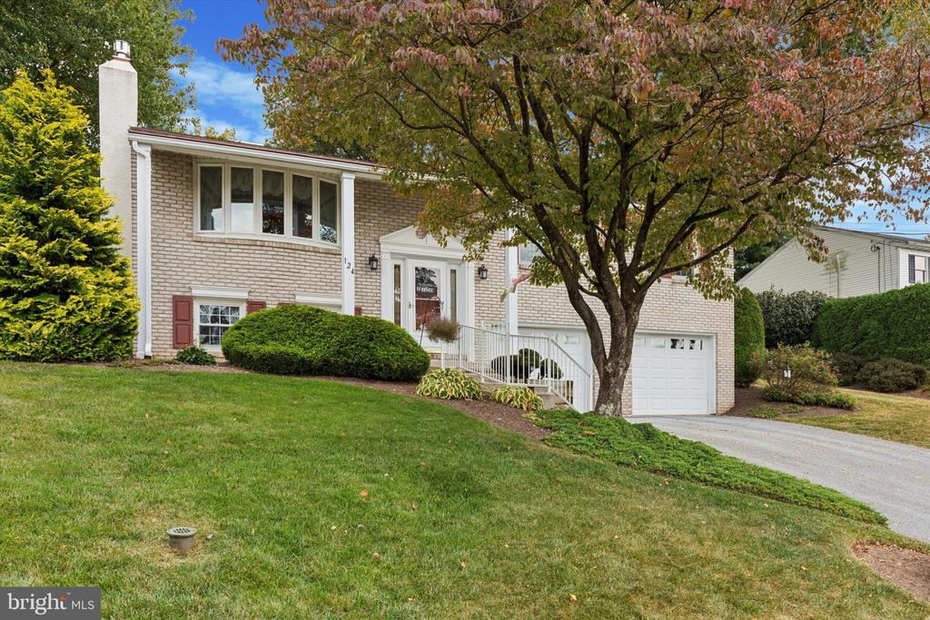 Sunset Ln, Boyertown, PA 19512