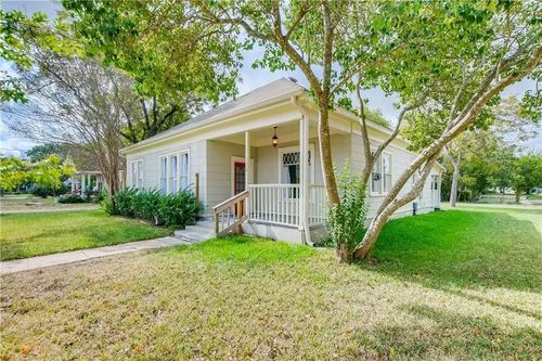 1319 Davis St, Taylor, TX, 76574-2635 | Card Image