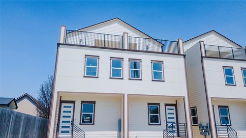 821 North Loop, Houston, TX, 77022-5838 | Card Image