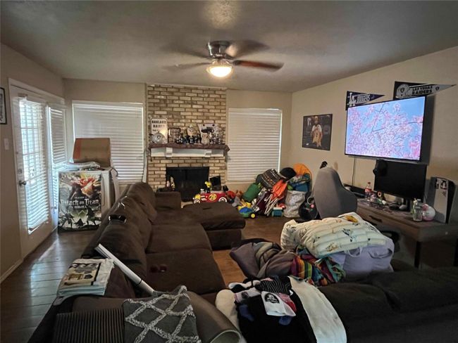 2300 Living Room #2 | Image 6