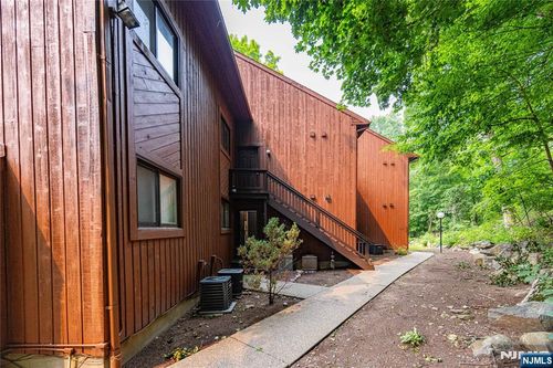 3 Telluride Ct, Vernon, NJ, 07462-5523 | Card Image