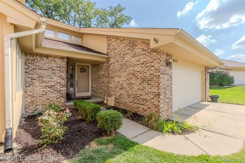 4575 Fairway Ct, Waterford, MI, 48328-3483 | Card Image