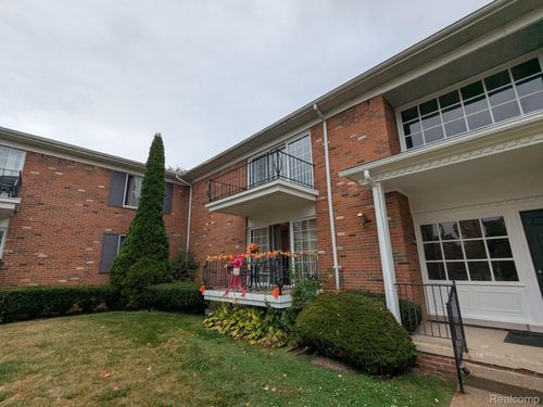 a-8-454 Fox Hills Dr N, Bloomfield Hills, MI, 48304-1331 | Card Image