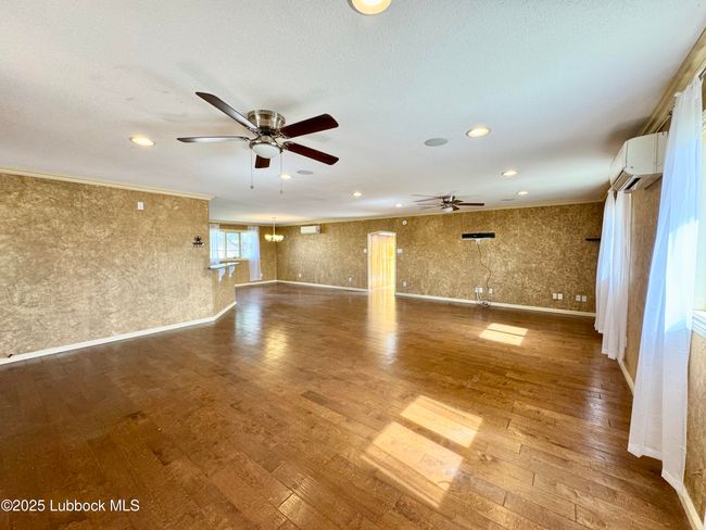 213 E 7 Th St, House other with 3 bedrooms, 3 bathrooms and null parking in Idalou TX | Image 9