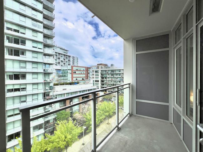 801 - 111 E 1 St Avenue, Condo with 1 bedrooms, 1 bathrooms and 1 parking in Vancouver BC | Image 3