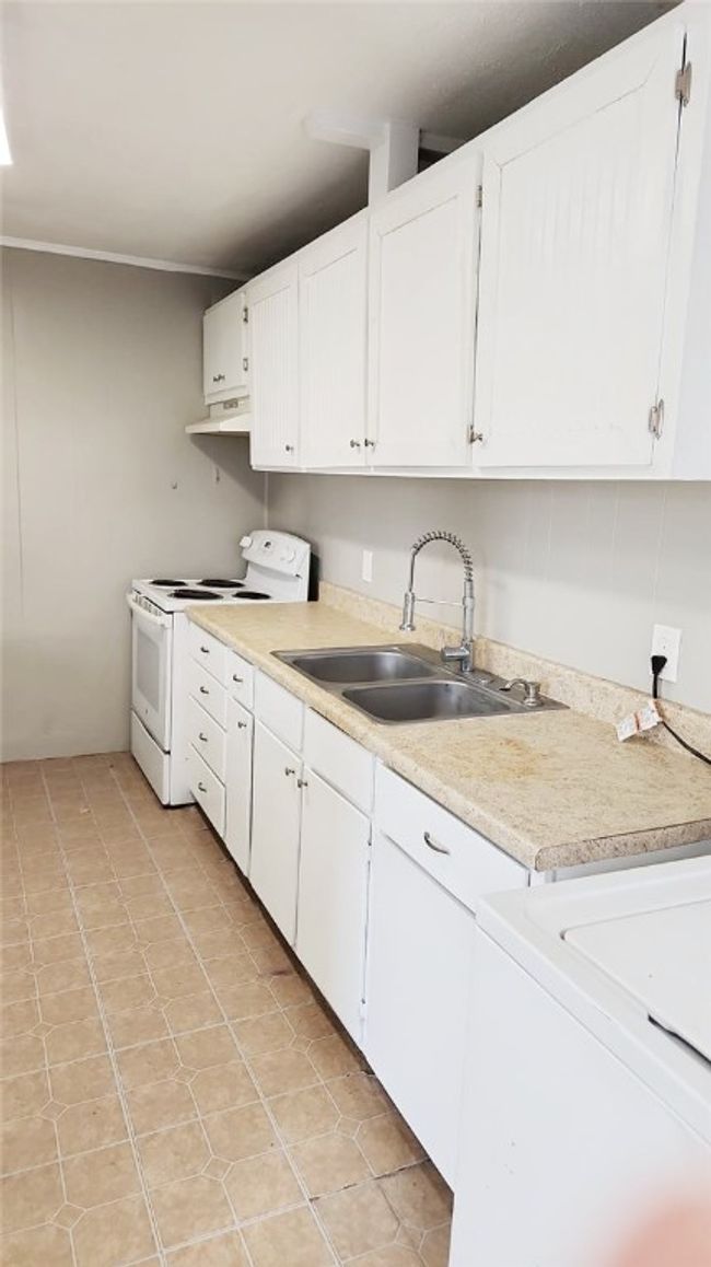 201 W 3 Rd St, Home with 2 bedrooms, 1 bathrooms and 3 parking in Rockport TX | Image 8