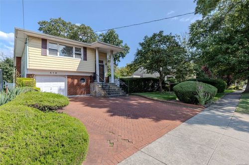 518 Church Ave, Woodmere, NY, 11598-2804 | Card Image