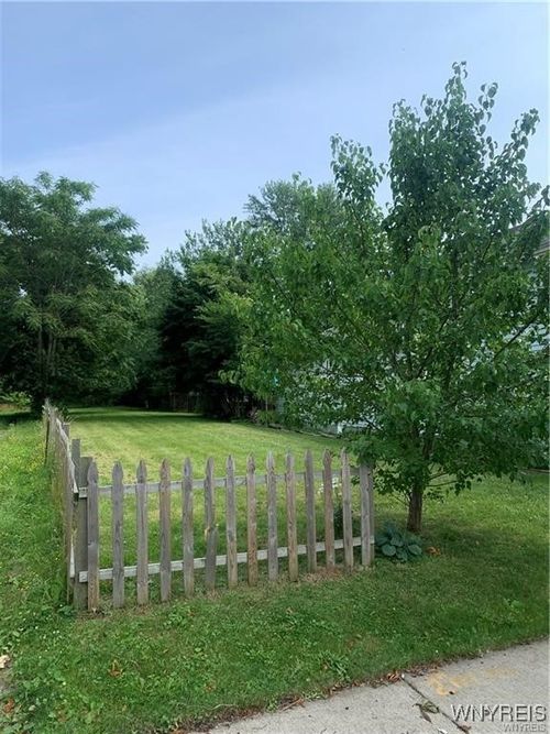 95 Amherst St, Buffalo, NY, 14207-2747 | Card Image