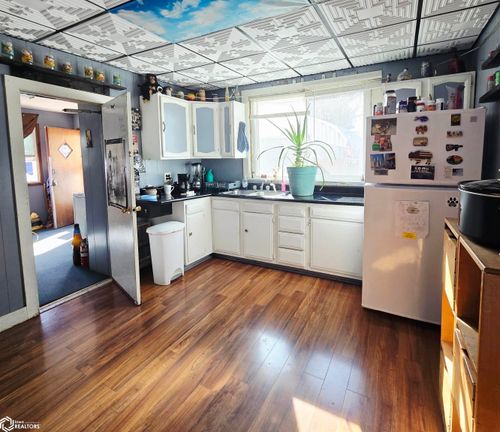 604 C Ave W, Oskaloosa, IA, 52577-2005 | Card Image